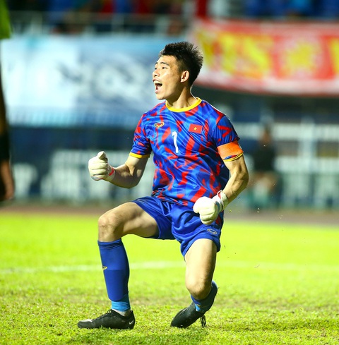 Đội hình xuất phát U23 Việt Nam đấu U23 Kuwait- Ảnh 4. Thủ môn Quan Văn Chuẩn đeo băng đội trưởng U23 Việt Nam - Ảnh: HOÀNG TÙNG