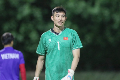 Thủ môn đội trưởng Quan Văn Chuẩn tự tin trước trận ra quân gặp U23 Kuwait tại VCK U23 châu Á 2024 - Ảnh: VFF Thủ môn đội trưởng Quan Văn Chuẩn tự tin trước trận ra quân gặp U23 Kuwait tại VCK U23 châu Á 2024 - Ảnh: VFF