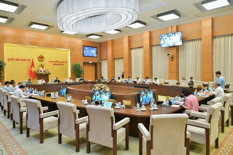 Đề xuất giảm mức hình phạt tù với người chưa thành niên phạm tội- Ảnh 1. Quang cảnh phiên họp - Ảnh: GIA HÂN