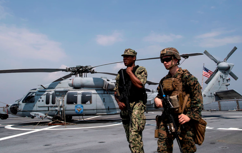 Lực lượng Hải quân Mỹ tại Vịnh Manila, Philippines năm 2019 - Ảnh: AFP Lực lượng Hải quân Mỹ tại vịnh Manila, Philippines năm 2019 - Ảnh: AFP