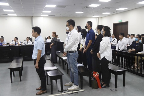 Cựu chủ tịch Vimedimex kêu oan, nói cấp dưới ‘khai gian dối’- Ảnh 1. Các bị cáo tại phiên tòa xét xử cựu chủ tịch Vimedimex - Ảnh: DANH TRỌNG