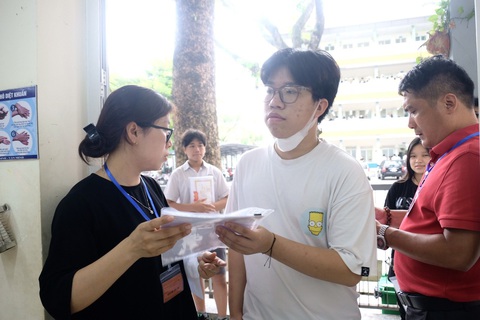 Chỉ có 85 trường tư thục của Hà Nội được giao chỉ tiêu lớp 10- Ảnh 1. Học sinh dự tuyển vào lớp 10 của Hà Nội - Ảnh: NGUYÊN BẢO