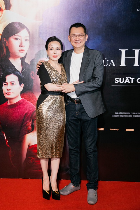 Dàn sao đổ bộ thảm đỏ phim Cái giá của hạnh phúc- Ảnh 16. Diễn viên Việt Hương và nghệ sĩ Hữu Châu