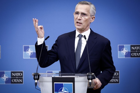 Tổng thư ký NATO Jens Stoltenberg kêu gọi phương Tây ưu tiên gửi vũ khí cho Ukraine thay vì cất giữ trong nước để phòng thủ - Ảnh: AFP Tổng thư ký NATO Jens Stoltenberg kêu gọi phương Tây ưu tiên gửi vũ khí cho Ukraine thay vì cất giữ trong nước để phòng thủ - Ảnh: AFP