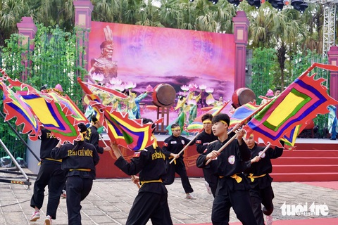 Biểu diễn võ cổ truyền - Ảnh: HỮU HẠNH Biểu diễn võ cổ truyền - Ảnh: HỮU HẠNH