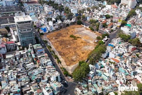Khu đất vàng trị giá hàng nghìn tỉ đồng bị cưỡng chế thu hồi ở TP.HCM giờ ra sao?- Ảnh 1. Khu đất 152 Trần Phú rộng gần 31.000 m² với 3 mặt tiền đường Trần Phú - Lê Hồng Phong - Trần Nhân Tôn, là vị trí đắt đỏ ngay trung tâm