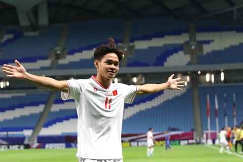 Bùi Vĩ Hào phải kiểm tra doping sau chiến thắng của U23 Việt Nam- Ảnh 1. Tiền đạo Bùi Vĩ Hào lập cú đúp bàn thắng giúp U23 Việt Nam vượt qua U23 Kuwait ở trận ra quân tại VCK U23 châu Á 2024 - Ảnh: VFF