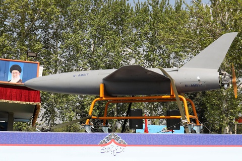 Drone Arash của Iran trong cuộc duyệt binh quân sự ở Tehran, ngày 17-4 - Ảnh: AFP Drone Arash của Iran trong cuộc duyệt binh quân sự ở Tehran, ngày 17-4 - Ảnh: AFP