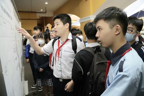 Tại sao chỉ tiêu tuyển sinh lớp 10 ở TP.HCM giảm so với năm 2023?- Ảnh 1. Học sinh lớp 9 năm học 2023-2024 ở TP.HCM. Năm nay những học sinh này có thể đăng ký hoặc không đăng ký thi tuyển sinh lớp 10 công lập - Ảnh: NHƯ HÙNG