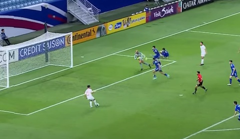 Những pha ‘tấu hài’ cực mạnh trận U23 Việt Nam thắng U23 Kuwait- Ảnh 7. Minh Quang có bóng ở vị trí vô cùng trống trải