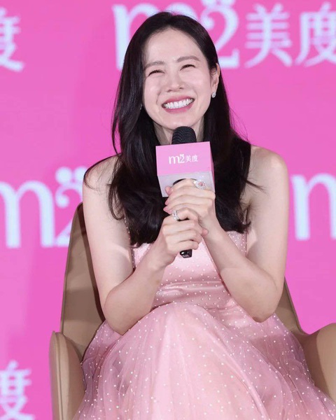 Son Ye Jin mong muốn mang cuộc sống bỉm sữa vào phim- Ảnh 7. Son Ye Jin tươi tắn giao lưu cùng fan Đài Loan