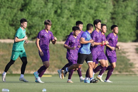 Tiền vệ U23 Việt Nam: 'Đã có bài học quý giá từ VAR'- Ảnh 4. Nhóm những cầu thủ đá chính ở trận U23 Kuwait chủ yếu tập phục hồi - Ảnh: VFF
