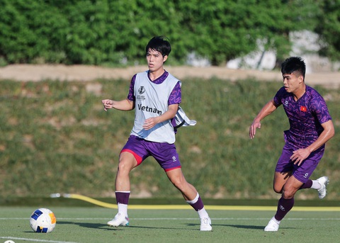 Tiền vệ U23 Việt Nam: 'Đã có bài học quý giá từ VAR'- Ảnh 6. Ở trận đấu với U23 Kuwait, những nhân tố vào sân từ ghế dự bị như Bùi Vĩ Hào, Nguyễn Văn Trường đã tỏa sáng - Ảnh: VFF