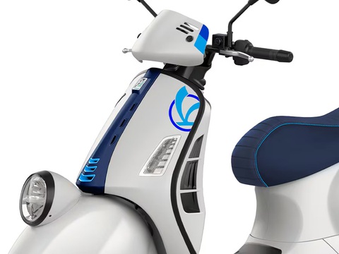 Vespa ra bản đặc biệt siêu hiếm, sử dụng động cơ mạnh nhất lịch sử thương hiệu- Ảnh 3. Cụm đèn hoàn toàn là LED. Đèn pha dáng tròn cổ điển đặt thấp, nằm trên chắn bùn trước. Đèn định vị tích hợp đèn xi nhan gắn trên tấm chắn bùn. Yên đơn bọc màu xanh lam và xanh nhạt, kết hợp với chỉ khâu cùng tông màu. Độ cao yên 790mm.