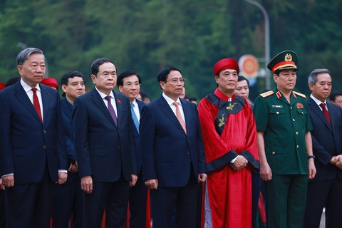 Thủ tướng Phạm Minh Chính cùng lãnh đạo Đảng, Nhà nước dâng hương Giỗ Tổ Hùng Vương trong Khu di tích lịch sử Quốc gia đặc biệt Đền Hùng Ảnh: TTXVN Thủ tướng Phạm Minh Chính cùng lãnh đạo Đảng, Nhà nước dâng hương giỗ Tổ Hùng Vương trong Khu di tích lịch sử quốc gia đặc biệt Đền Hùng - Ảnh: TTXVN