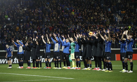 'Sạch bóng' các đội bóng Anh ở Champions League và Europa League- Ảnh 3. Cầu thủ Atalanta ăn mừng sau trận - Ảnh: REUTERS