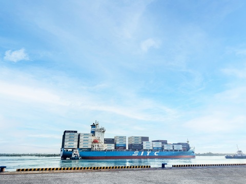 Cảng Chu Lai: Kết nối nông sản Việt ra thị trường thế giới- Ảnh 2. Cảng Chu Lai đang liên kết với các hãng tàu quốc tế, ổn định giá cước vận chuyển, gia tăng kết nối với tần suất 4 chuyến trên 1 tuần