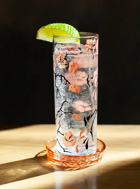 Độc đáo món cocktail làm từ khổ qua- Ảnh 1. Món mocktail Garden Tonic tại nhà hàng Kato - Ảnh: The New York Times