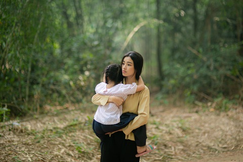 Trịnh Đình Quang bất ngờ tung MV bi tráng đóng cùng Lan Thy- Ảnh 10. Trịnh Đình Quang bất ngờ tung MV bi tráng đóng cùng Lan Thy- Ảnh 10.