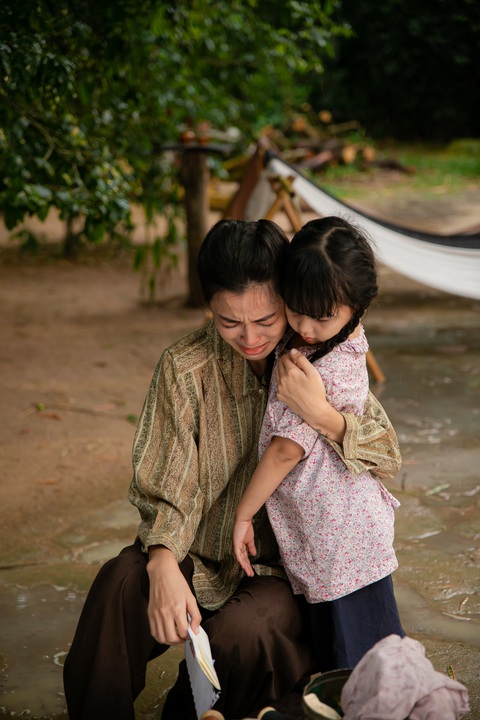 Trịnh Đình Quang bất ngờ tung MV bi tráng đóng cùng Lan Thy- Ảnh 11. Trịnh Đình Quang bất ngờ tung MV bi tráng đóng cùng Lan Thy- Ảnh 11.