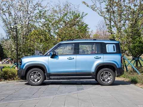 Xe Baojun Yep sắp vào Việt Nam thêm bản 5 cửa tiện dụng, đắt hơn- Ảnh 2. Baojun Yep Plus sở hữu kích thước tổng thể 3.996 x 1.760 x 1.726 (mm), chiều dài cơ sở là 2.560mm. Khoảng sáng gầm xe 150mm, bán kính quay vòng 5,35m và trọng lượng không tải là 1.325kg. So với người anh em Baojun Yep (3.381 x 1.685 x 1.721), bản Plus lớn hơn hẳn - Ảnh: Autohome