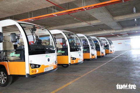 Xe điện du lịch trung tâm TP.HCM dần hút khách, giới trẻ hào hứng trải nghiệm- Ảnh 4. Có 70 xe điện hoạt động phục vụ du khách tham quan trung tâm thành phố - Ảnh: THU DUNG