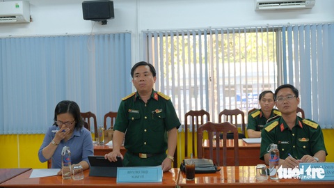 Sở Y tế Đồng Tháp thông tin về vụ trẻ sơ sinh tử vong ngày giỗ Tổ- Ảnh 1. Ông Dương Quốc Định - giám đốc Bệnh viện Quân dân y Đồng Tháp - khẳng định bệnh viện đã cố gắng cấp cứu bé sơ sinh trong giờ vàng - Ảnh: ĐẶNG TUYẾT