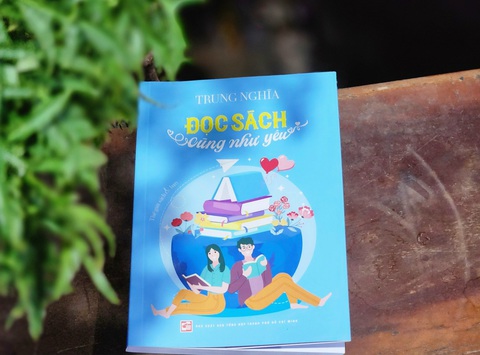Đọc sách cũng như yêu là quyển sách mới của nhà báo Trung Nghĩa Quyển sách Đọc sách cũng như yêu của tác giả Trung Nghĩa - Ảnh: Nhà xuất bản Tổng Hợp TP.HCM