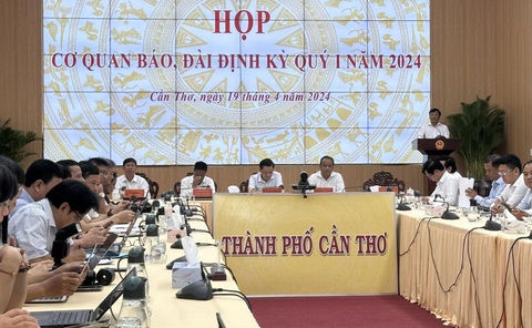 Cần Thơ sẽ sửa quy chế họp báo có nội dung UBND TP Cần Thơ tổ chức họp báo định kỳ sáng 19-4 sau khi ban hành quy chế về họp báo được cho