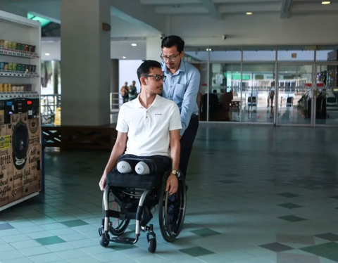 Mổ ruột thừa nhưng cuối cùng lại mất 2 chân- Ảnh 1. Mổ ruột thừa nhưng cuối cùng lại mất 2 chân- Ảnh 1.