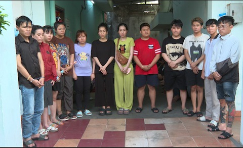 Thuê 50 người 'ẩn' trong căn hộ chung cư gọi điện lừa đảo 'nhận quà'- Ảnh 4. Một số người trong nhóm lừa đảo - Ảnh: Công an cung cấp