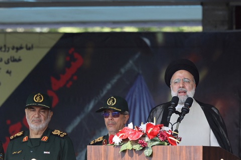 Tổng thống Iran Ebrahim Raisi phát biểu tại Tehran hôm 17-4 - Ảnh: REUTERS Tổng thống Iran Ebrahim Raisi phát biểu tại Tehran hôm 17-4 - Ảnh: REUTERS