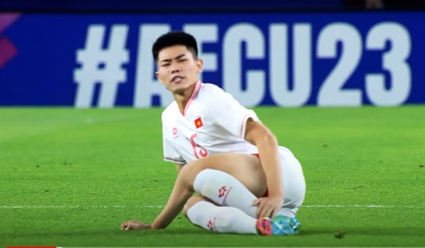 Vận đen chưa ‘tha’ Nguyễn Đình Bắc của U23 Việt Nam- Ảnh 1. Nguyễn Đình Bắc của U23 Việt Nam bị chấn thương tại giải U23 châu Á - Ảnh: Cắt từ clip