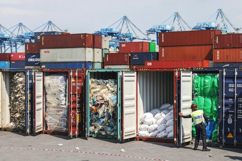 Mối nguy hại của rác thải bị tuồn trái phép từ châu Âu vào Đông Nam Á- Ảnh 1. Mối nguy hại của rác thải bị tuồn trái phép từ châu Âu vào Đông Nam Á- Ảnh 1.