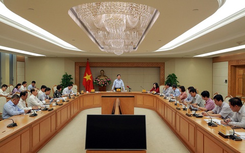 Bộ Y tế chỉ giữ lại một số ít bệnh viện đầu ngành- Ảnh 1. Phó thủ tướng Trần Hồng Hà chủ trì cuộc họp - Ảnh: VGP