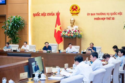 Chủ tịch Quốc hội ký ban hành nghị quyết điều chỉnh chương trình lập pháp 2024- Ảnh 1. Phiên họp thứ 32 của Ủy ban Thường vụ Quốc hội - Ảnh: Q.H.