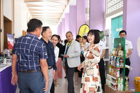 CEO Đặng Văn Thành chia sẻ kinh nghiệm quản trị doanh nghiệp- Ảnh 3. Thông qua chương trình, các doanh nhân, doanh nghiệp đã có cơ hội giao lưu cũng như tìm kiếm cơ hội hợp tác, xúc tiến kinh doanh. Ảnh: Đ.H