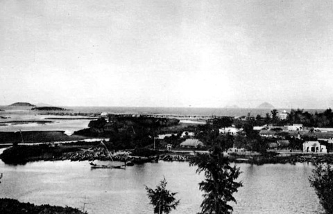 100 năm Nha Trang - hòn ngọc xinh đẹp trước biển - Kỳ 2: Thành phố mới tuyệt vời- Ảnh 4. Đầm Xương Huân (còn gọi là đầm Én) hiện nay là khu vực chợ Đầm sầm uất ở Nha Trang - Ảnh TL
