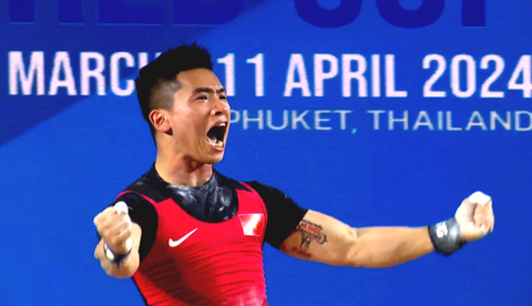 Lực sĩ Trịnh Văn Vinh: Tôi mơ giành huy chương Olympic- Ảnh 1. Đô cử Trịnh Văn Vinh vỡ òa sau phần thi đấu tại World Cup cử tạ 2024 - vòng loại Olympic cuối cùng của môn cử tạ - Ảnh: IWF