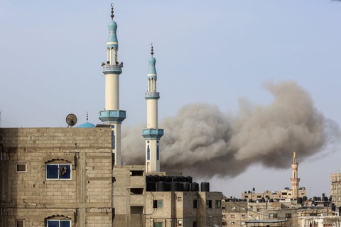 Khói bóc lên tại thành phố Rafah giữa chiến sự ác liệt ở Dải Gaza ngày 27-3 - Ảnh: REUTERS Khói bóc lên tại thành phố Rafah giữa chiến sự ác liệt ở Dải Gaza ngày 27-3 - Ảnh: REUTERS