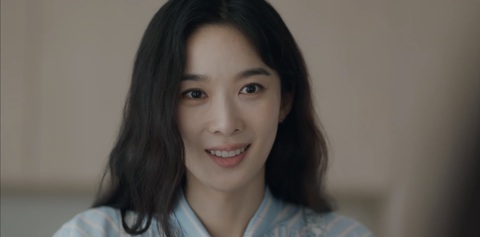 Lee Chung Ah bất ngờ hóa 'ác nữ' khiến Lee Bo Young sốc nặng- Ảnh 5. Lee Chung Ah hóa ác nữ xinh đẹp, thơ ngây