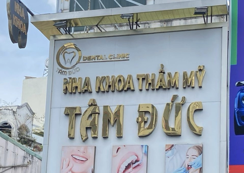 TP.HCM kiên quyết xử lý nghiêm phòng khám răng hàm mặt cố tình vi phạm- Ảnh 2. Phòng khám chuyên khoa răng hàm mặt thuộc Công ty TNHH Nha khoa Triệu Nha có treo biển hiệu “Nha khoa thẩm mỹ Tâm Đức” được đưa vào danh sách cần theo dõi sát của Thanh tra Sở Y tế - Ảnh: Sở Y tế TP.HCM cung cấp