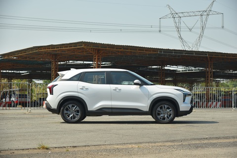 Nên chọn SUV hạng B hay A: Không gian và an toàn đánh bại giá rẻ?- Ảnh 5. Không gian, cảm giác lái, công nghệ an toàn là những ưu điểm của Mitsubishi Xforce - Ảnh: Lee Hoàng