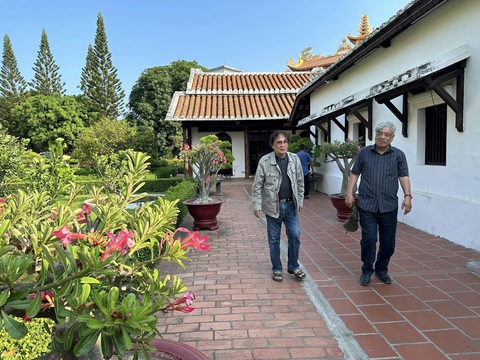 Ông Trần Mai Hạnh (trái) và em trai Trần Mai Hưởng thăm Phan Thiết mới đây trong hành trình xuyên Việt thăm lại chiến trường cũ, người xưa - Ảnh: Facebook Trần Mai Hưởng Ông Trần Mai Hạnh (trái) và em trai Trần Mai Hưởng thăm Phan Thiết mới đây trong hành trình xuyên Việt thăm lại chiến trường cũ, người xưa - Ảnh: Facebook Trần Mai Hưởng