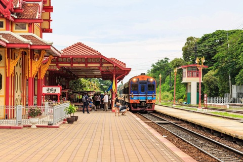 Thái Lan xây dựng kế hoạch để phát triển du lịch ở các tỉnh hạng hai- Ảnh 1. Green Road Trip, một chuyến đi từ Bangkok đến Hua Hin. Trong ảnh: Ga Hua Hin tọa lạc tại thị trấn nghỉ mát ven biển Hua Hin trên Vịnh Thái Lan, bắt đầu hoạt động vào năm 1911. (Ảnh minh họa). Nguồn: dailysabah.com