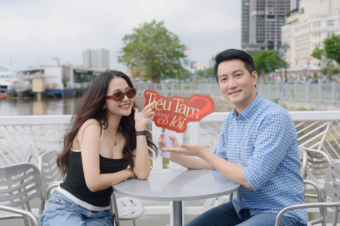 Diễn viên Tam Triều Dâng và Nguyễn Phi Hùng trong buổi khai máy Tiểu tam không có lỗi - Ảnh: ĐPCC Diễn viên Tam Triều Dâng và Nguyễn Phi Hùng trong buổi khai máy Tiểu tam không có lỗi? - Ảnh: ĐPCC