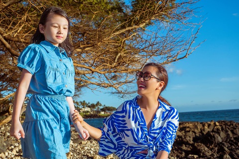 Ca sĩ Phương Vy nói về nỗi sợ của những người mẹ làm nghệ thuật- Ảnh 4. Ca sĩ Phương Vy và con gái.
