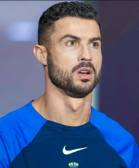 Cristiano Ronaldo để râu làm xôn xao cõi mạng- Ảnh 1. Cristiano Ronaldo có râu gây lạ lẫm - Ảnh: Instagram