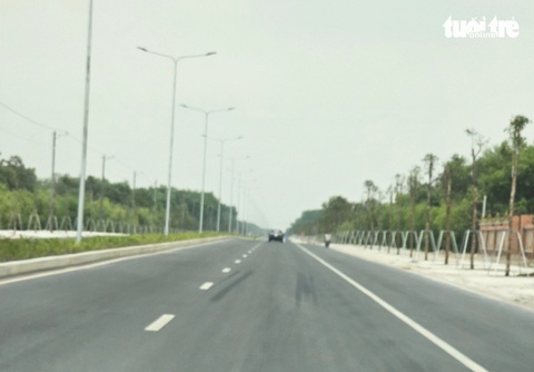 Một đoạn đường tạo lực Bắc Tân Uyên - Phú Giáo - Bàu Bàng qua huyện Bàu Bàng, tỉnh Bình Dương đã được thông xe ngay trong tháng 4-2024 - Ảnh: BÁ SƠN Một đoạn đường tạo lực Bắc Tân Uyên - Phú Giáo - Bàu Bàng qua huyện Bàu Bàng, tỉnh Bình Dương đã được thông xe ngay trong tháng 4-2024 - Ảnh: BÁ SƠN
