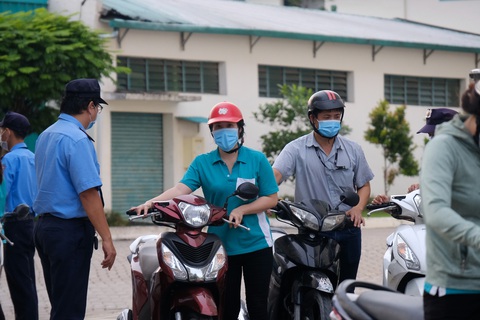 Đừng bao giờ tin câu 'công ty chúng ta là đại gia đình'?- Ảnh 1. Trong những năm sau dịch COVID-19, nhiều công ty đã mạnh tay cắt giảm lao động - Ảnh: VŨ THỦY